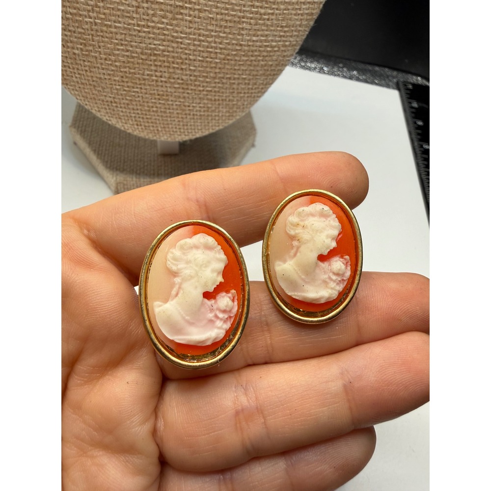Vintage Cameo Clip On Earrings Gold Tone Orange White Portrait Victorian Style‎